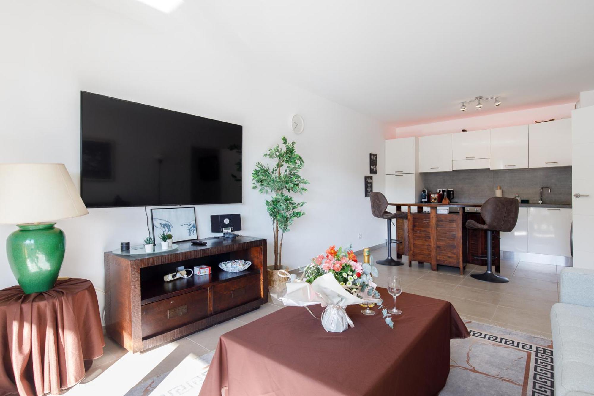 Lovely 2 Bedroom Condo With Pool 瓦洛里 外观 照片