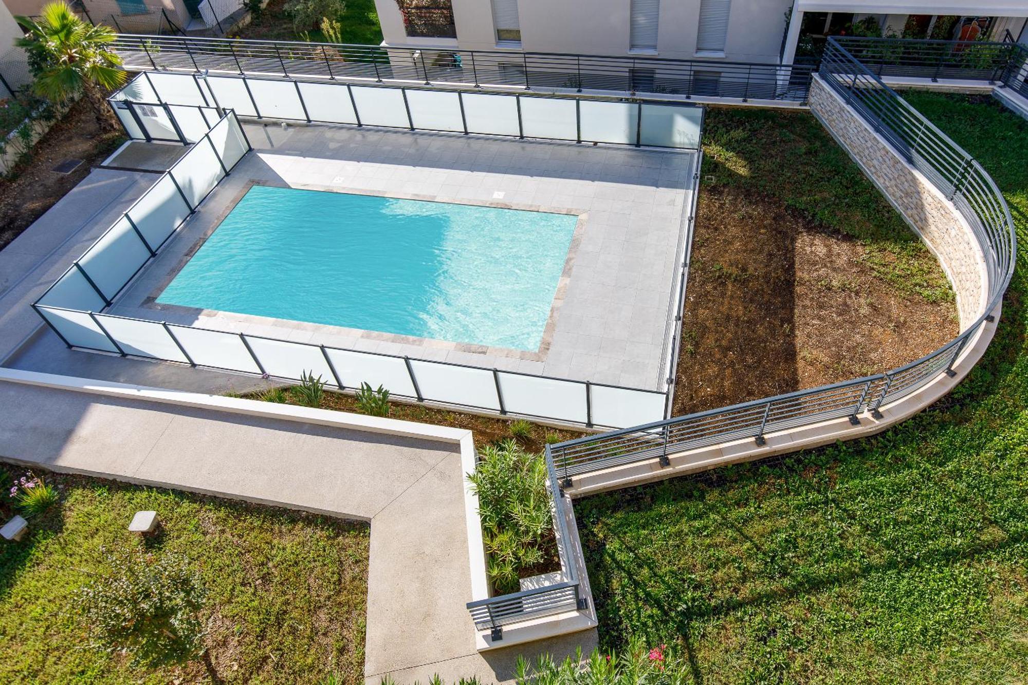 Lovely 2 Bedroom Condo With Pool 瓦洛里 外观 照片