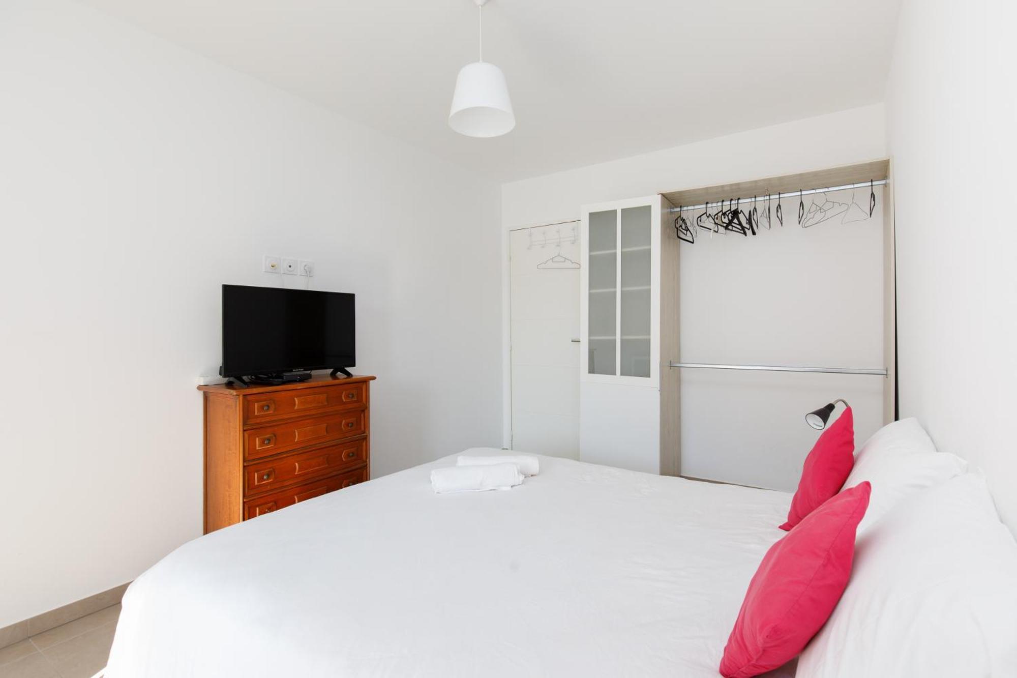 Lovely 2 Bedroom Condo With Pool 瓦洛里 外观 照片